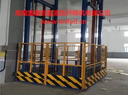 液壓電梯應該具備哪些安全裝置或功能?